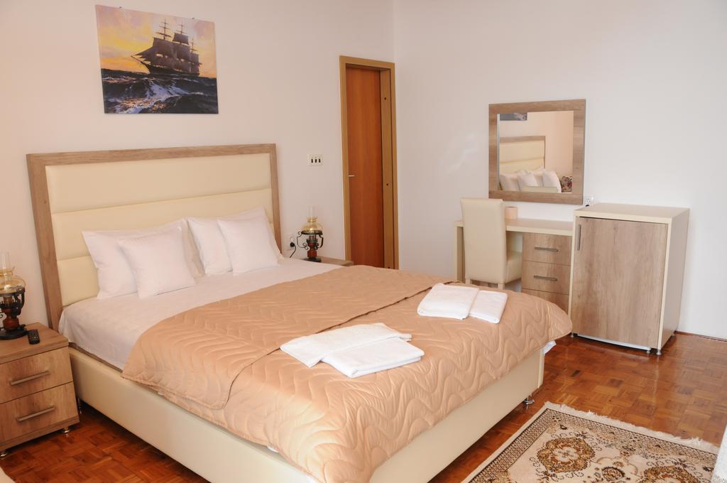 Guest House Smajlaga Ulcinj Bagian luar foto